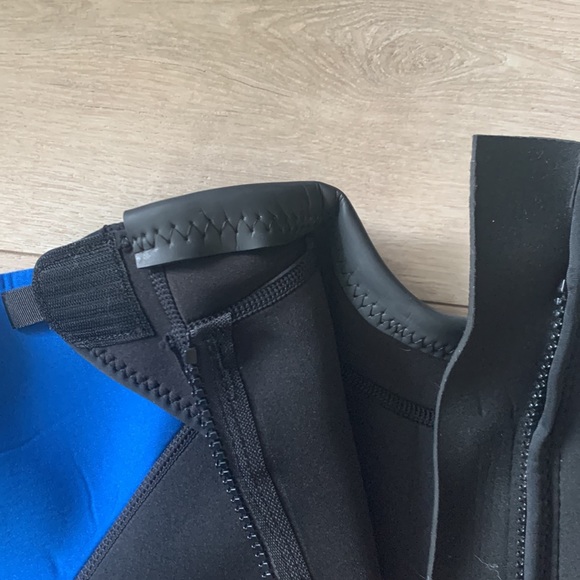 Wetsuit- mens S blue and black Neoprene - Picture 4 of 4